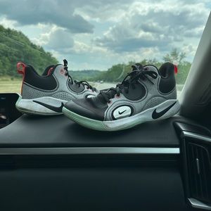 Nike shoes size 10